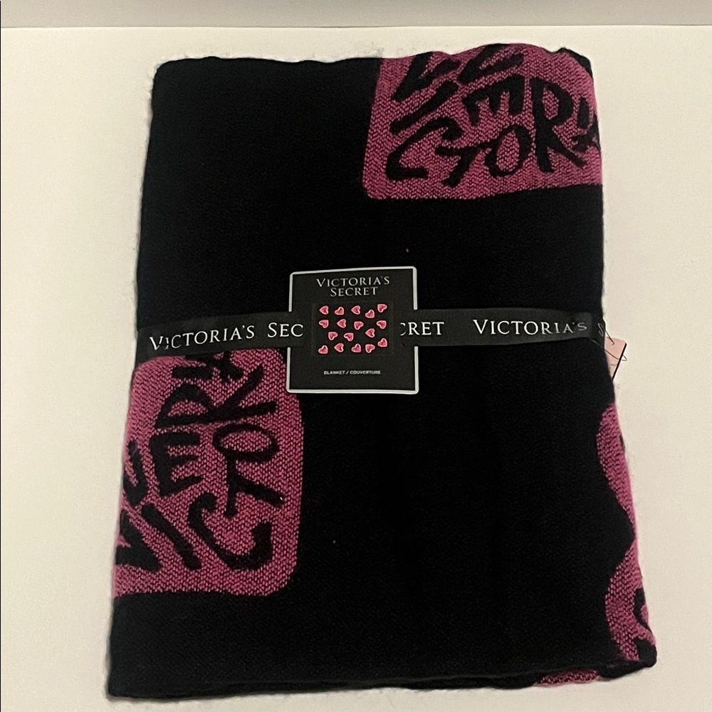 NWT Victoria’s Secret Black Friday Cozy Throw Blanket